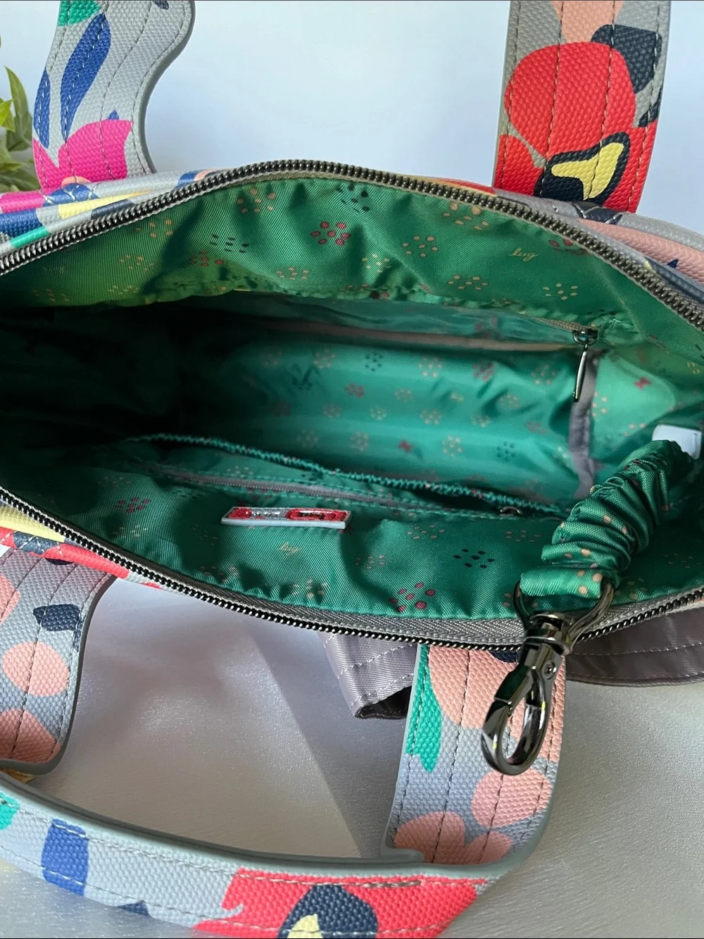 LUG - ** NWOT ** - Dory Matte Luxe VL Crossbody Bag in Wildflower Multi - Picture 7 of 8